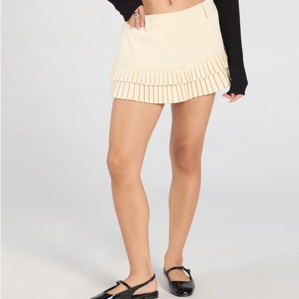 Elegant Cream Pleated Skirt